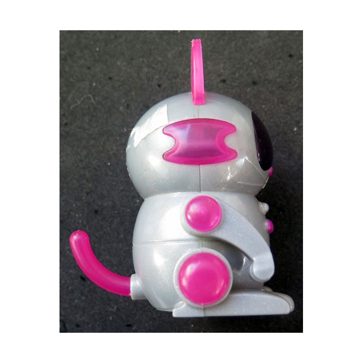 Petit robot hauteur 9,5 cm (piles à remplacer)