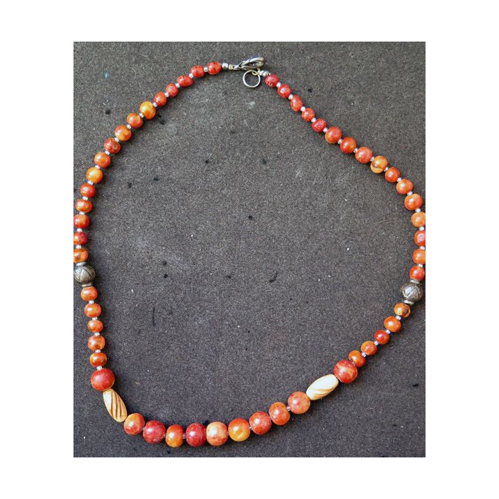 Collier de pierres polies de 48 cm