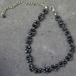 Collier en pierres polies (ou bakélite) et autres longueur 41 cm