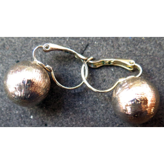 Boucles d'oreille avec boules dorées de 1,5 cm de diamètre