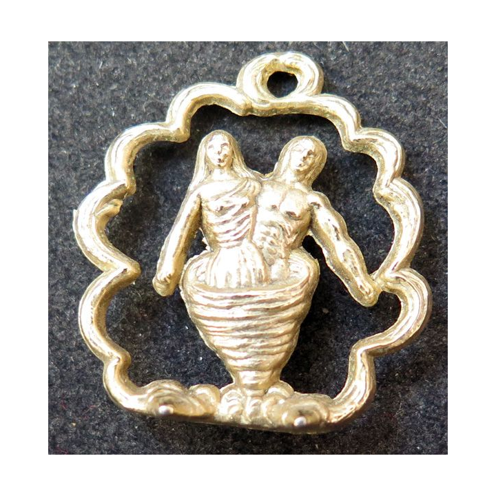 Porte clefs d'un couple dans une balancelle dorée sans boucle