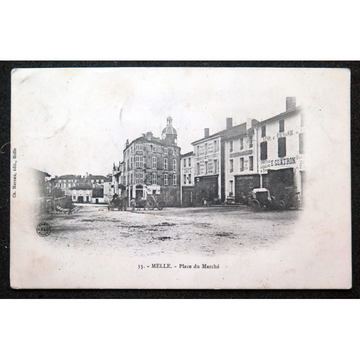 Carte postale de Melle (33) Place du Marché timbrée 1905