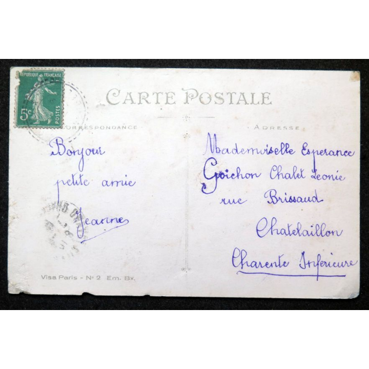 Carte postale La Pitié timbrée (petites déchirures)