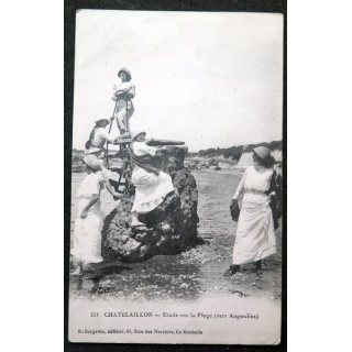 Carte postale Chatelaillon n° 351 Etude sur la Plage (vers Angoulins)