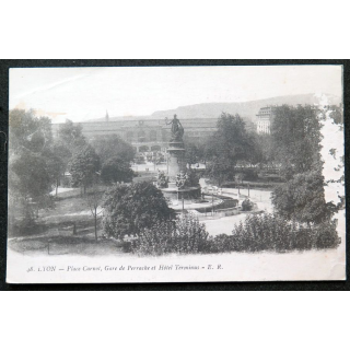 Carte postale Lyon n° 48 Place Carnot , Gare de Perrache et Hôtel Terminus