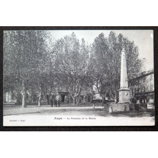 Carte postale Aups La Fontaine et la Mairie 