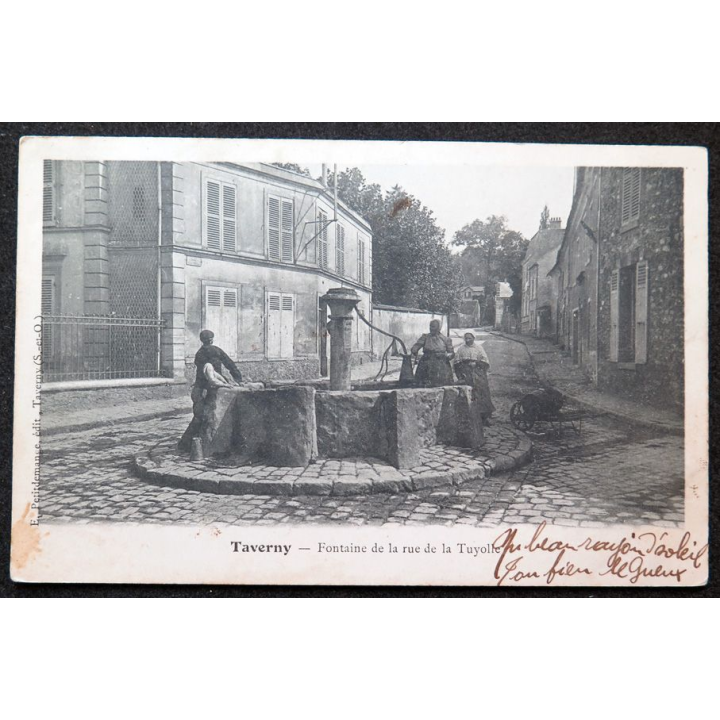 Carte postale Taverny Fontaine de la rue de la Tuyolle 1905