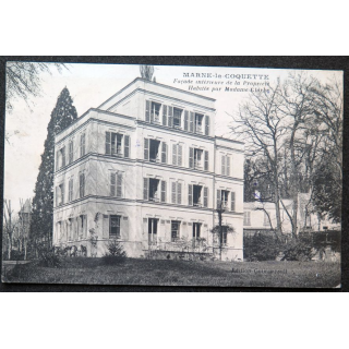 Carte postale Marne la Coquette Façade intérieure de la propriété habitée par Madame Clarke