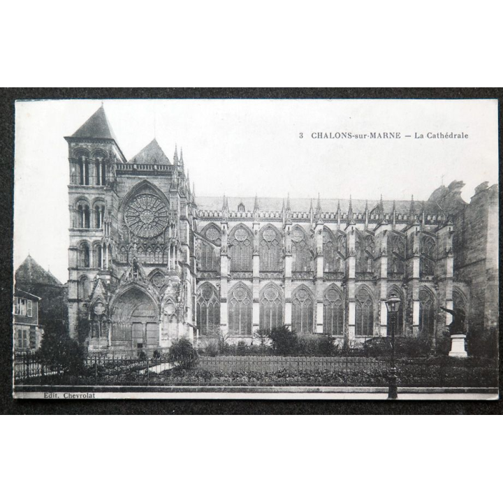 Carte postale Chalons Sur Marne n° 3 La Cathédrale 1915