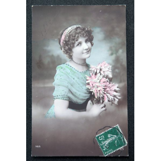 Carte postale Jeune fille au bouquet 1914 timbrée