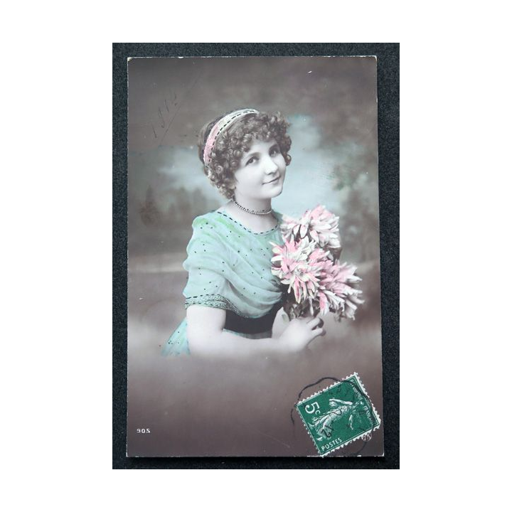 Carte postale Jeune fille au bouquet 1914 timbrée