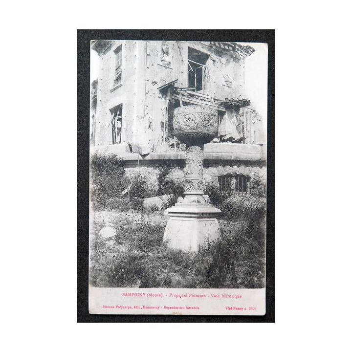 Carte postale Sampigny (Meuse) Propriété Poincaré Vase historique