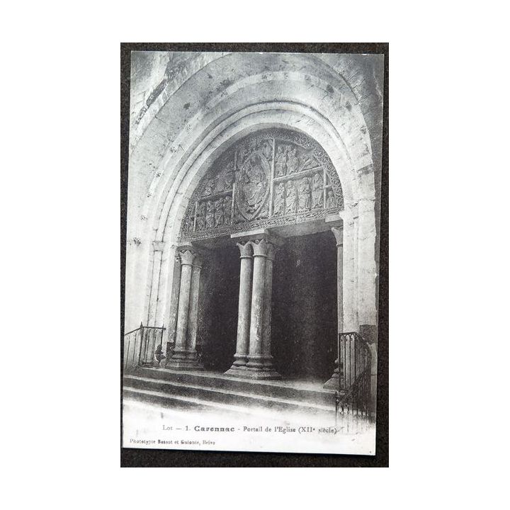 Carte postale Cavennac (Lot) n° 1 Portail de l'église (XII° Siècle)