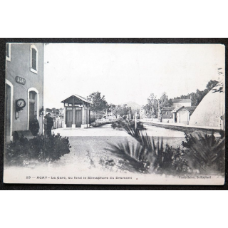 Carte postale Agay n° 29 La Gare au fond le sémaphore du Dramont