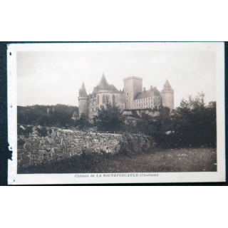 Carte postale Château de la Rochefoucauld (Charente) grignotée sur le bord