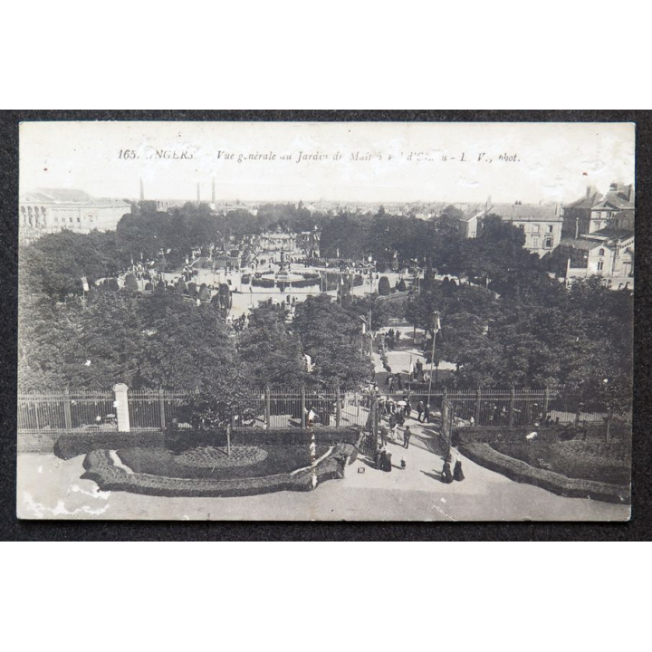 Carte postale Angers Vue générale du jardin du Mail (grignotée en surface)