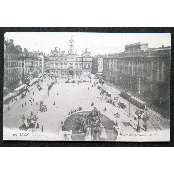 Carte postale Lyon n° 307 Place des Terreaux 1916 avec tampon hôpital auxiliaire Couzon