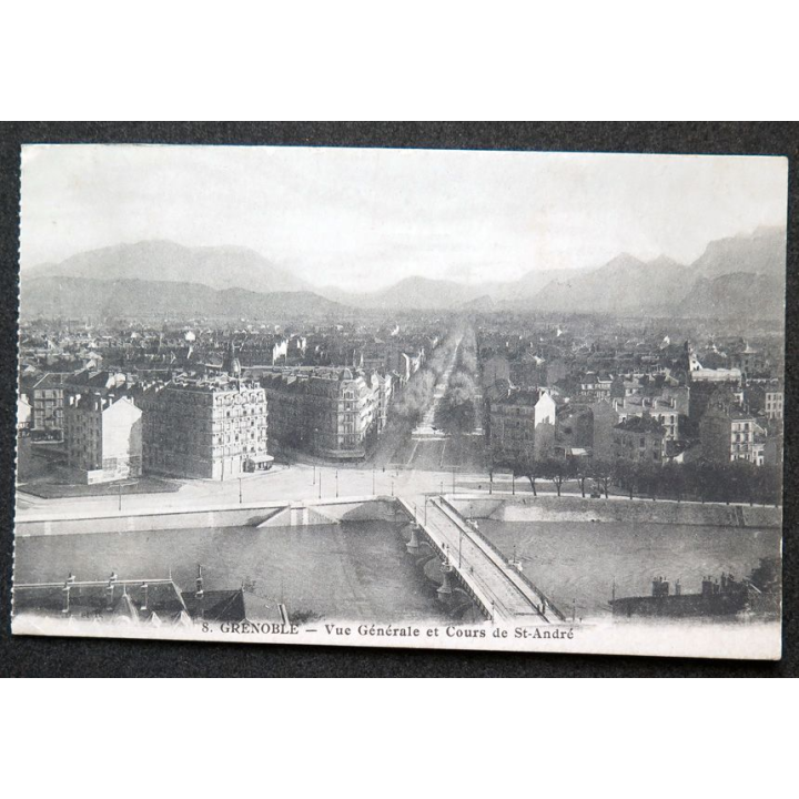 Carte postale Grenoble n° 8 Vue Générale et Cours St-André