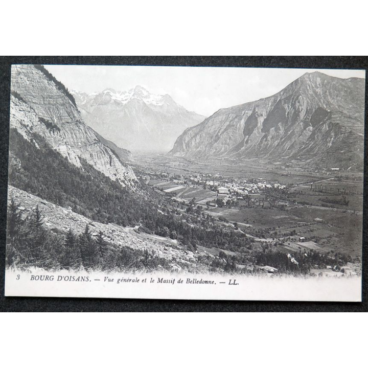 Carte postale Bourg d'Oisons n° 3 Vue Générale et le Massif de Belledonne