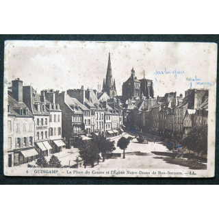 Carte postale Guingamp n° 4 La Place du Centre et l'Eglise Notre Dame de Bon secours