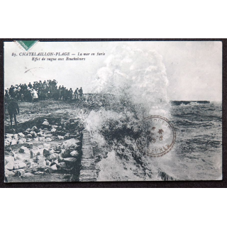 Carte postale Chatelaillon Plage La mer en furie Effet de vague aux Boucholeurs 1923 timbrée