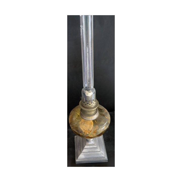 Lampe à pétrole ancienne