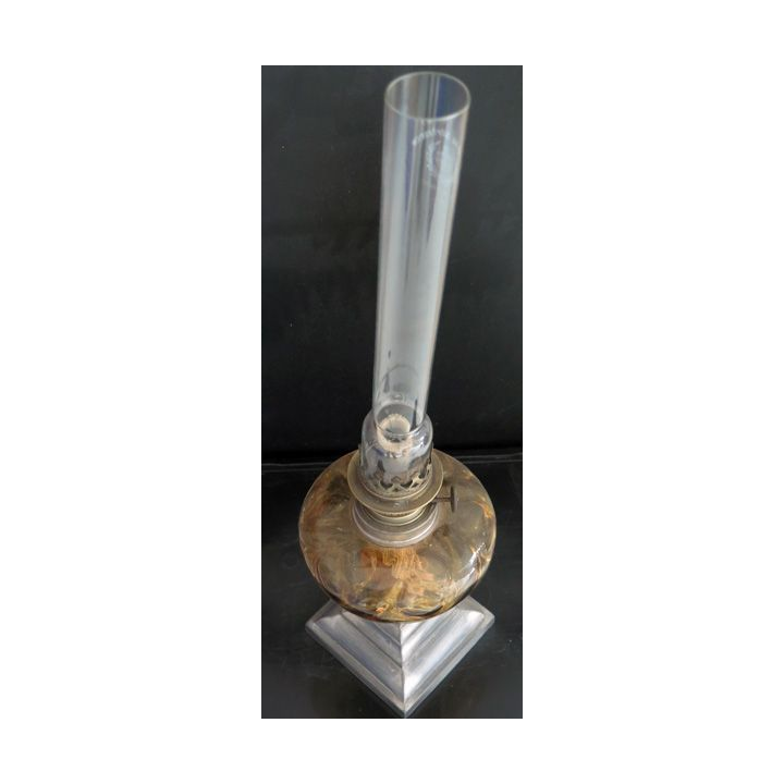 Lampe à pétrole ancienne