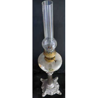 Lampe à pétrole ancienne hauteur 70 cm base 15 x 15 cm 