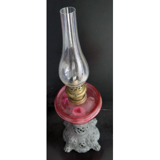 Lampe à pétrole ancienne hauteur 50 cm base 12,5 x 12,5  cm