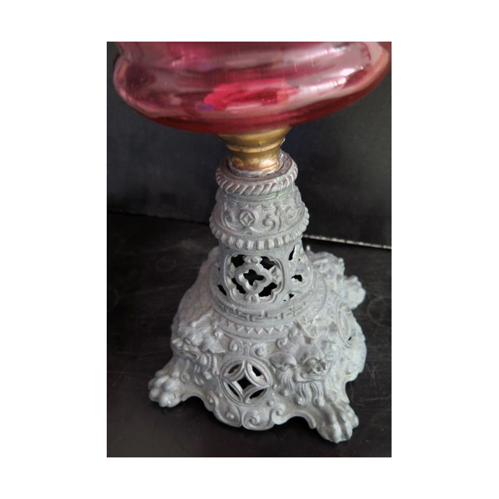 Lampe à pétrole ancienne hauteur 50 cm base 12,5 x 12,5  cm