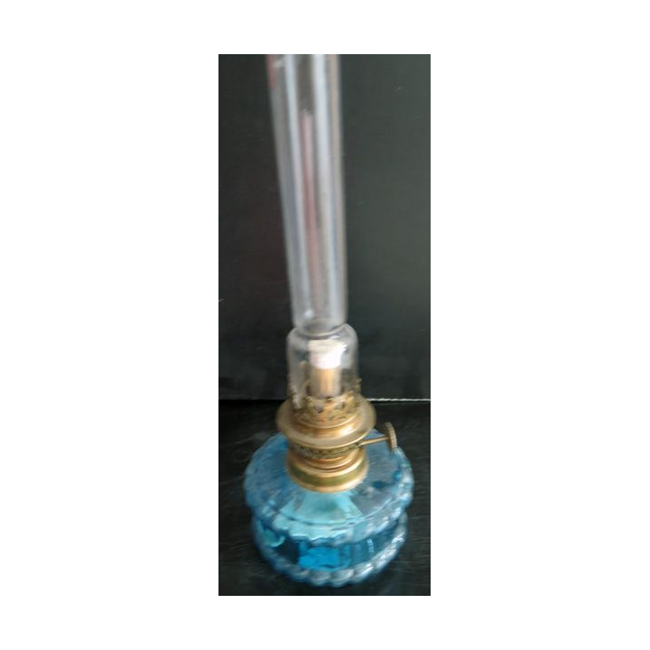 Lampe à pétrole ancienne hauteur 30 cm base 10 cm de diamètre
