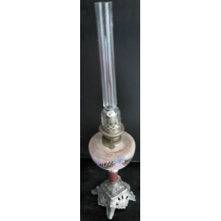 Lampe à pétrole ancienne hauteur 55 cm base 11 x 11  cm 