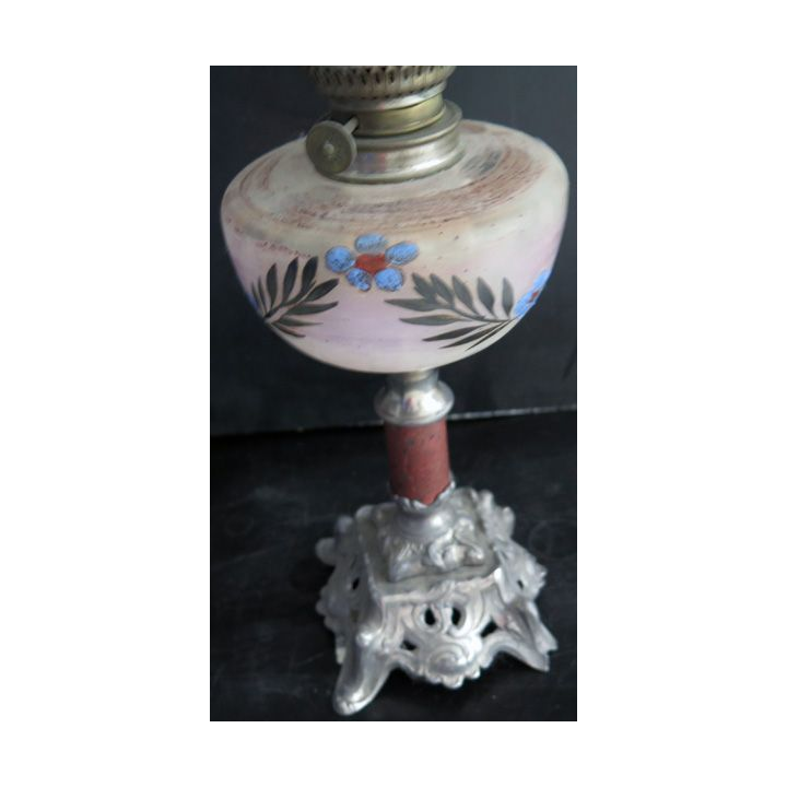 Lampe à pétrole ancienne hauteur 55 cm base 11 x 11  cm 
