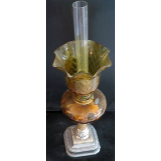Lampe à pétrole ancienne hauteur 57 cm base 13 x 13  cm 