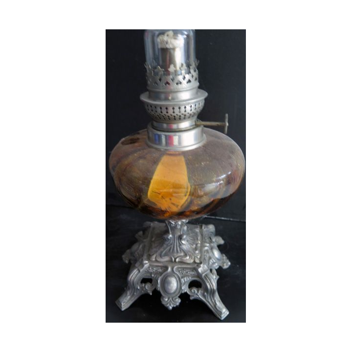 Lampe à pétrole ancienne hauteur 53 cm base 13 x 13  cm déposé n° 74
