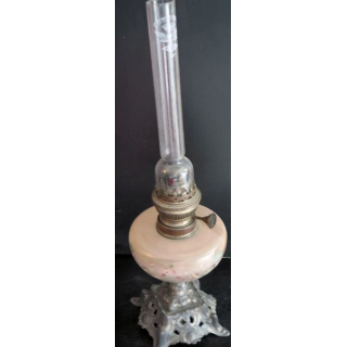Lampe à pétrole ancienne hauteur 52 cm base 14 x 14 cm déposé n° C 70