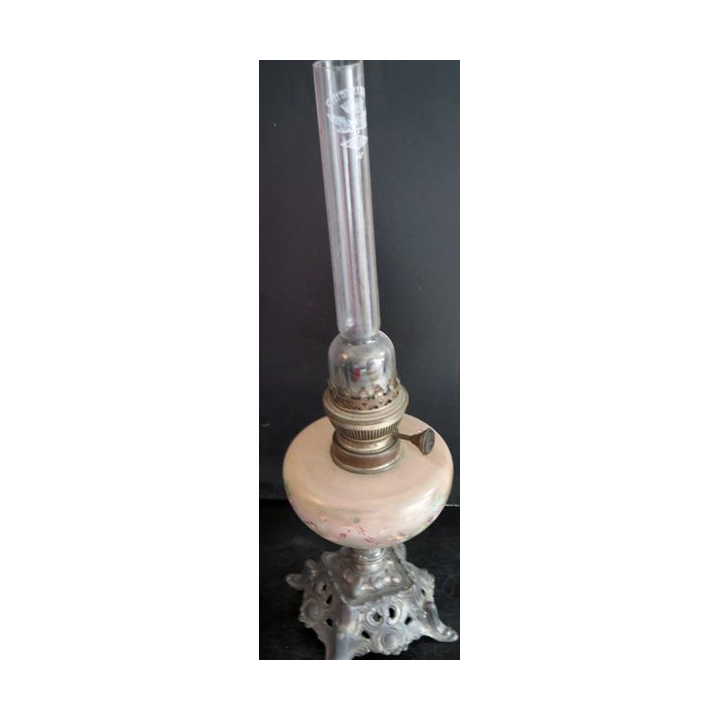 Lampe à pétrole ancienne hauteur 52 cm base 14 x 14 cm déposé n° C 70