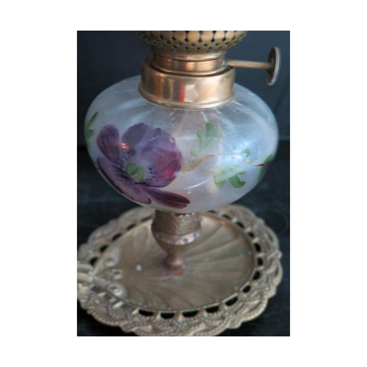 Lampe à pétrole ancienne hauteur 42 cm base 22 cm x 11 cm