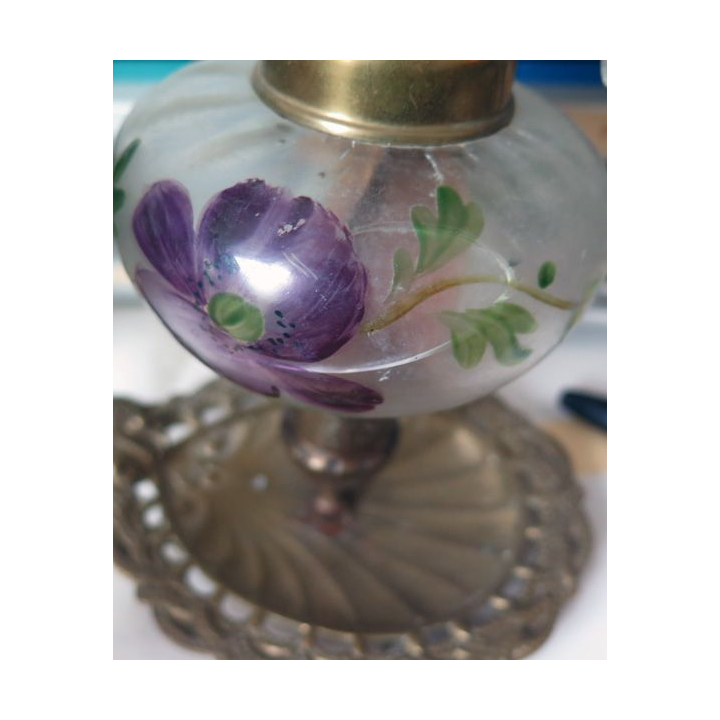 Lampe à pétrole ancienne hauteur 42 cm base 22 cm x 11 cm