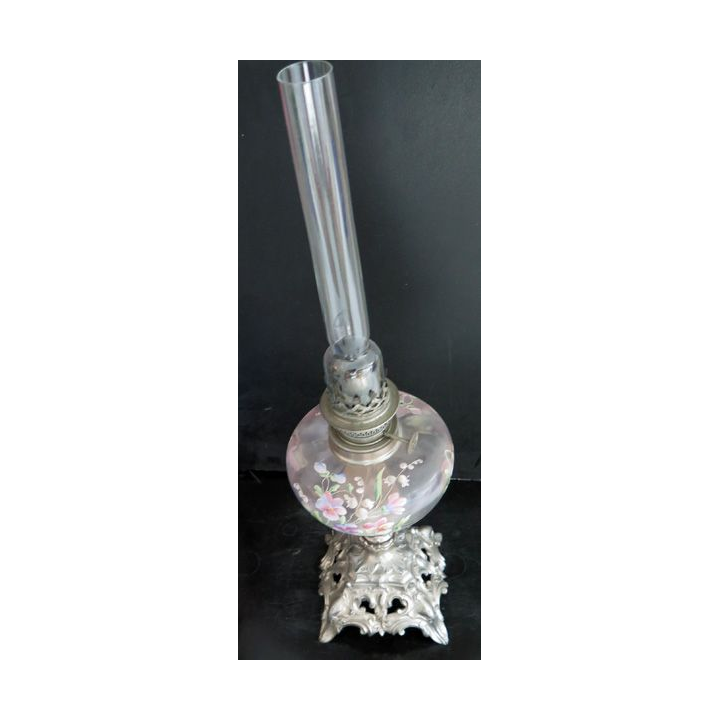 Lampe à pétrole ancienne hauteur 55 cm base 13 cm x 13 cm déposé n° 139