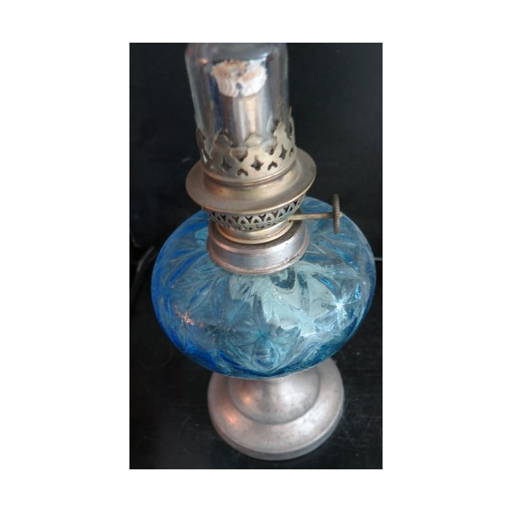 Lampe à pétrole ancienne hauteur 46 cm base 10 cm de diamètre déposé n° 107