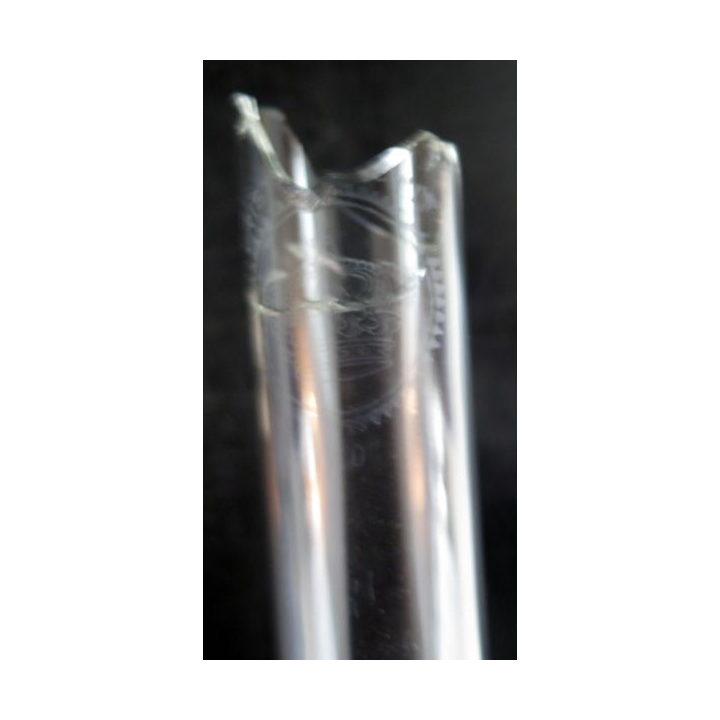 Lampe à pétrole ancienne hauteur 46 cm base 10 cm de diamètre déposé n° 107