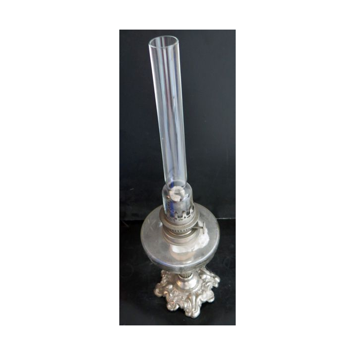 Lampe à pétrole ancienne hauteur