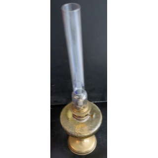Lampe à pétrole ancienne hauteur 46 cm base 9,5 cm de diamètre déposée sous le N° 37