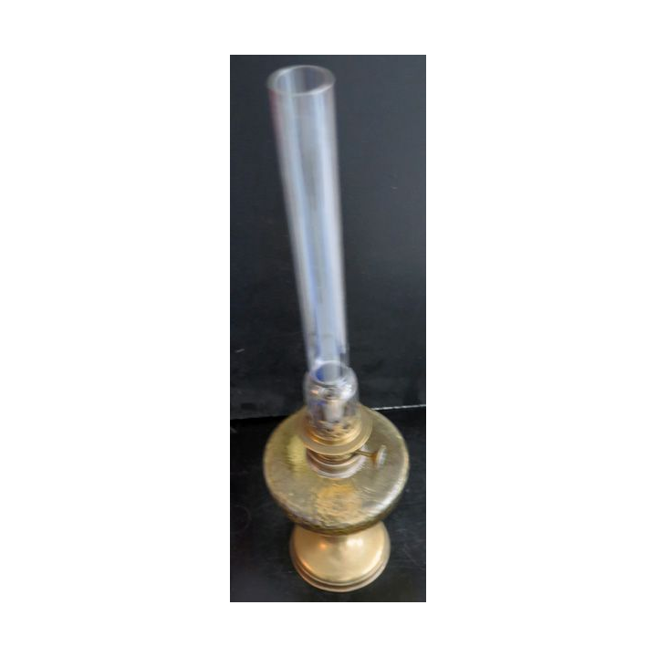 Lampe à pétrole ancienne hauteur 46 cm base 9,5 cm de diamètre déposée sous le N° 37