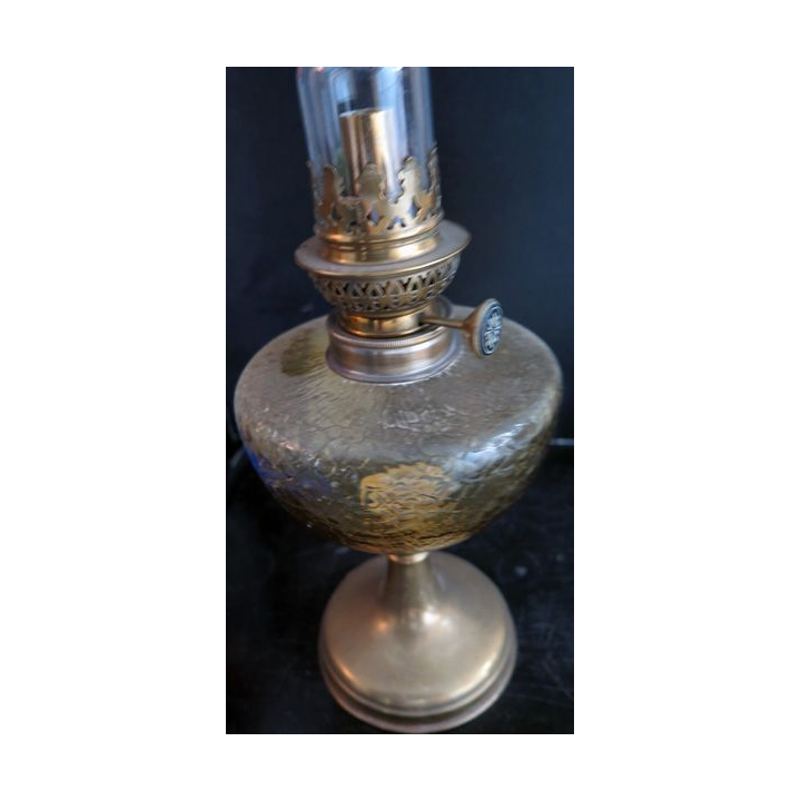 Lampe à pétrole ancienne hauteur 46 cm base 9,5 cm de diamètre déposée sous le N° 37
