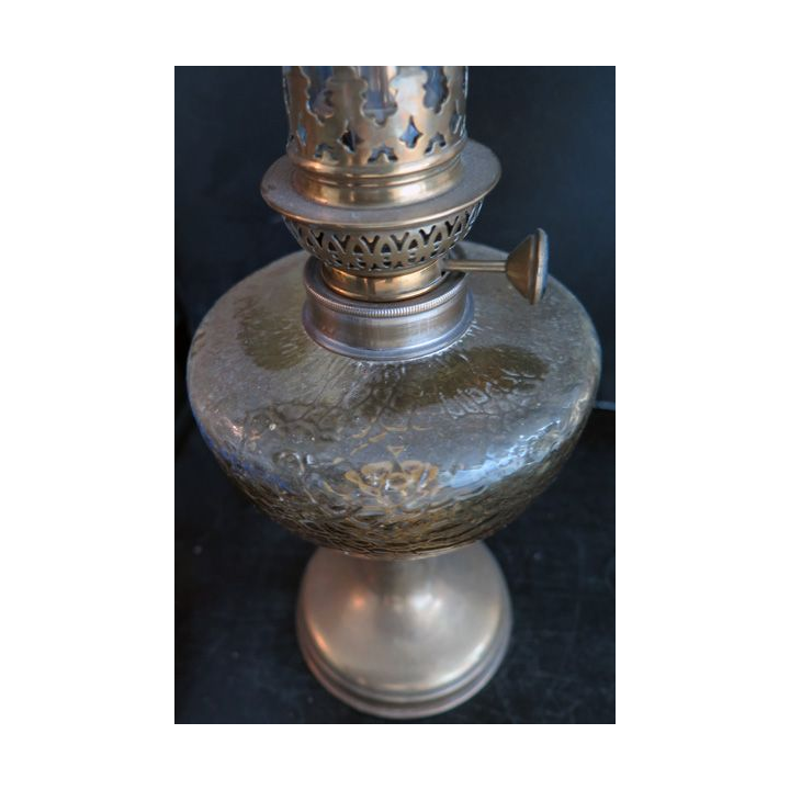Lampe à pétrole ancienne hauteur 46 cm base 9,5 cm de diamètre déposée sous le N° 37