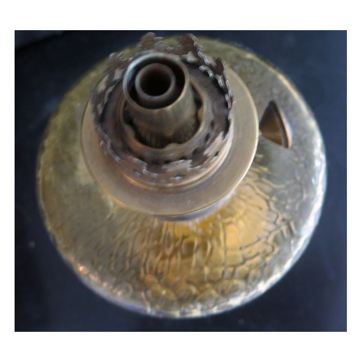 Lampe à pétrole ancienne hauteur 46 cm base 9,5 cm de diamètre déposée sous le N° 37