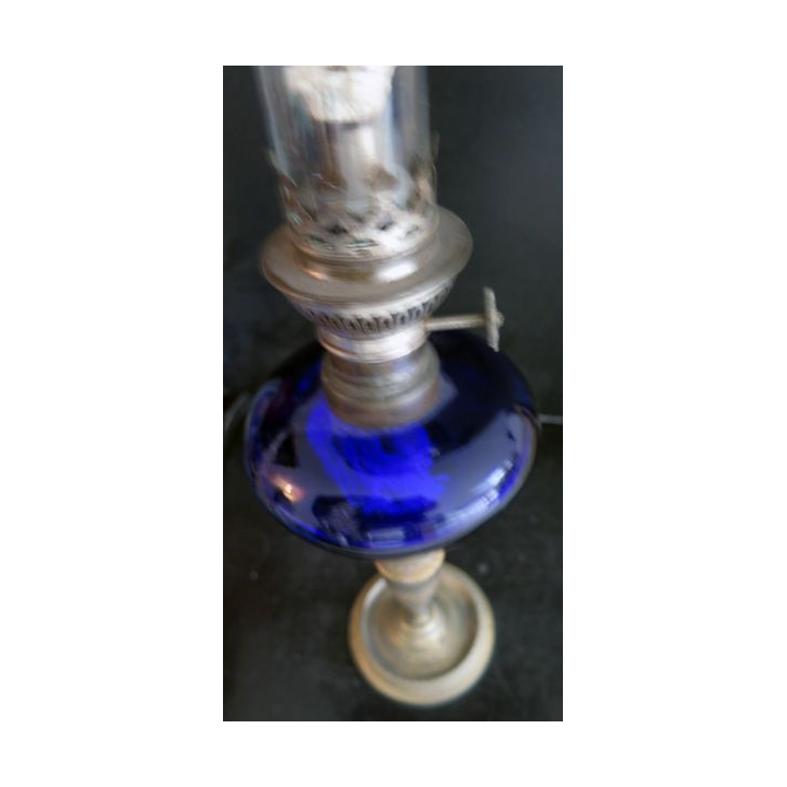 Lampe à pétrole ancienne hauteur 46 cm base 8 cm de diamètre bleue cobalt