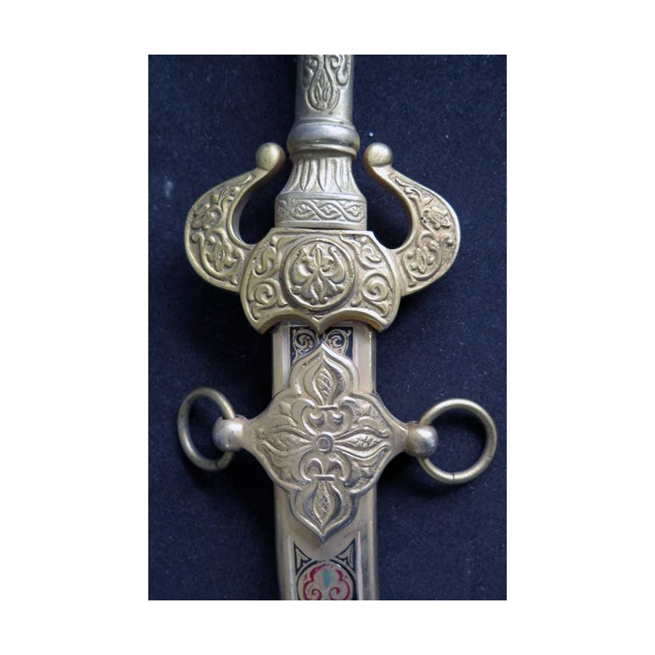 Dague de cérémonie en métal fabrication Toledo sur socle en bois